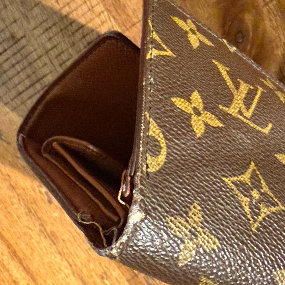 EUC Authentic Louis Vuitton Brown and Gold Monogram Wallet - Picture 10 of 17